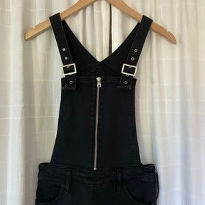 LEVIS || Black Skinny-Jean Overalls